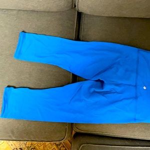 Low rise LuLu lemon crop reversible neon blue/black leggings